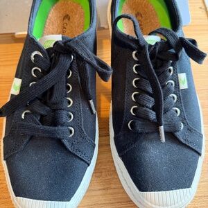 Cariuma sneaker